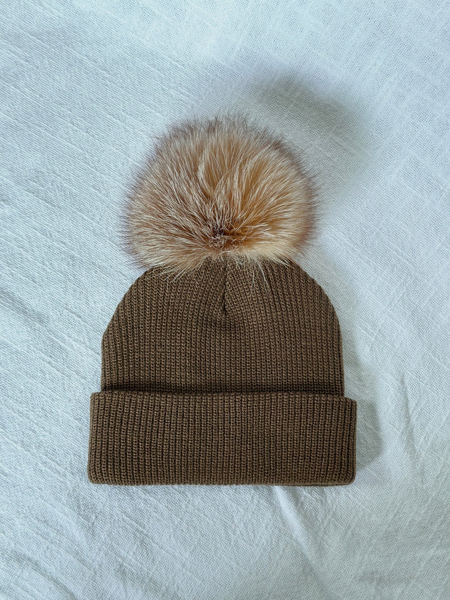 Beanie w Crystal Fox Pom