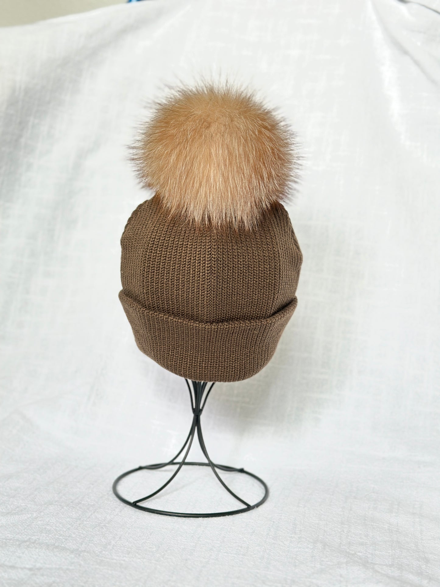 Beanie w Crystal Fox Pom