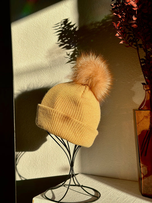 Beanie w Crystal Fox Pom