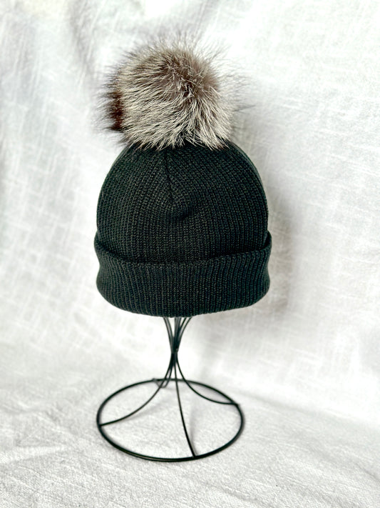 Beanie w Silver Fox Pom